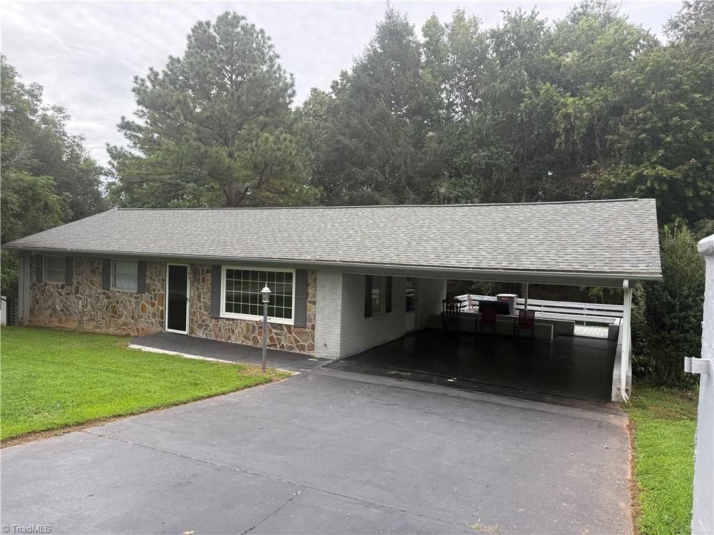 752 Osborne Sunset Drive, North Wilkesboro, NC 28659