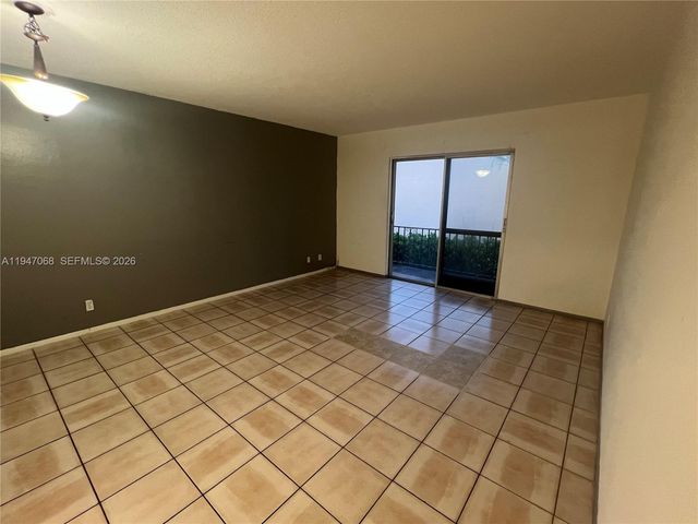 9203 NW 38th Dr 12, Coral Springs, FL 33065