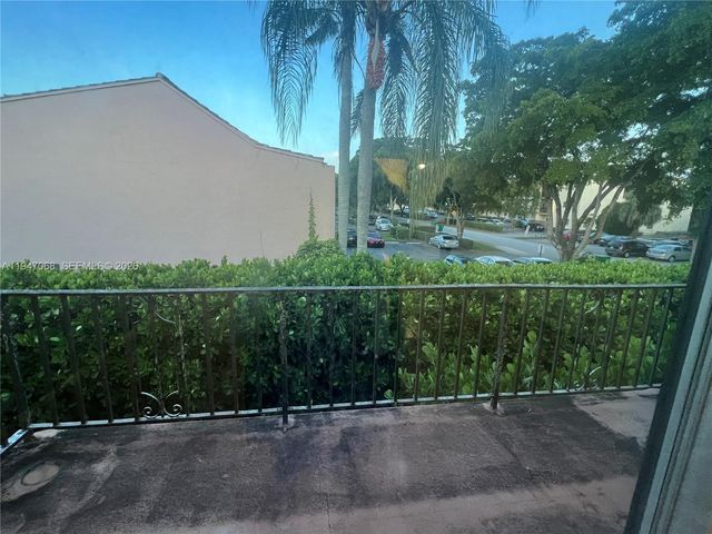 9203 NW 38th Dr 12, Coral Springs, FL 33065