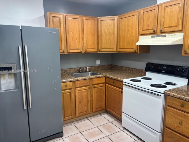 9203 NW 38th Dr 12, Coral Springs, FL 33065