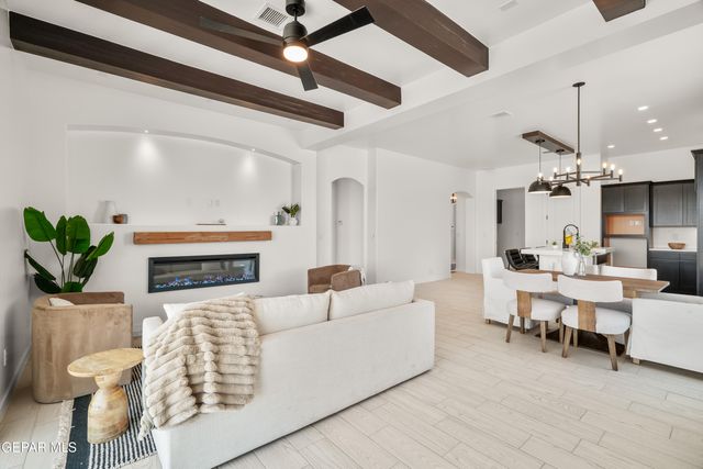 652 Paseo De La Reina Street, Horizon City, TX 79928