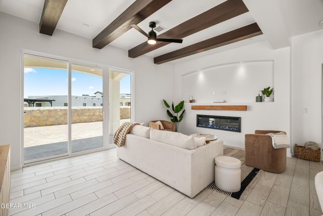 652 Paseo De La Reina Street, Horizon City, TX 79928