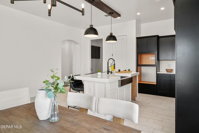 652 Paseo De La Reina Street, Horizon City, TX 79928