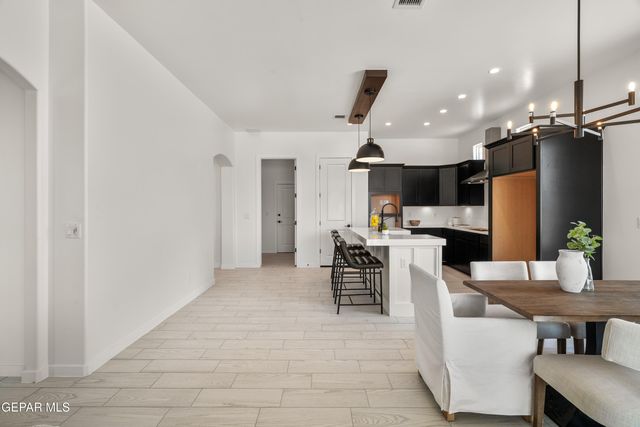 652 Paseo De La Reina Street, Horizon City, TX 79928