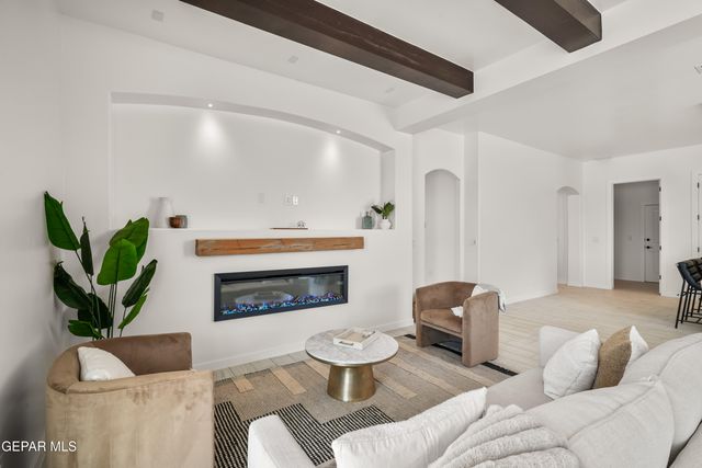 652 Paseo De La Reina Street, Horizon City, TX 79928