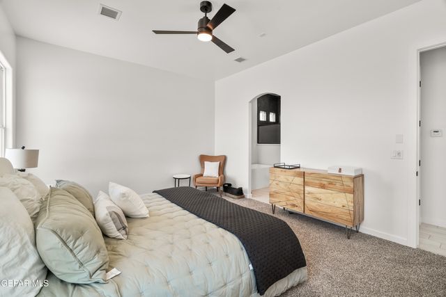652 Paseo De La Reina Street, Horizon City, TX 79928