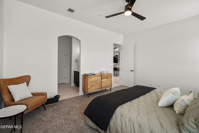 652 Paseo De La Reina Street, Horizon City, TX 79928