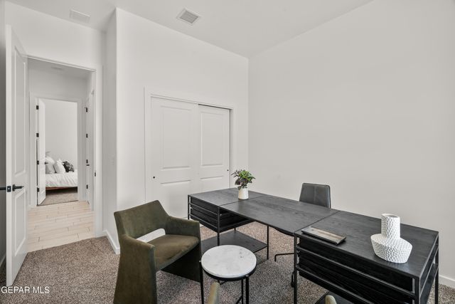 652 Paseo De La Reina Street, Horizon City, TX 79928