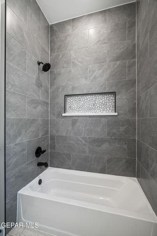 652 Paseo De La Reina Street, Horizon City, TX 79928