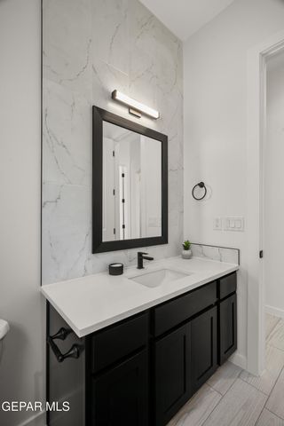 652 Paseo De La Reina Street, Horizon City, TX 79928