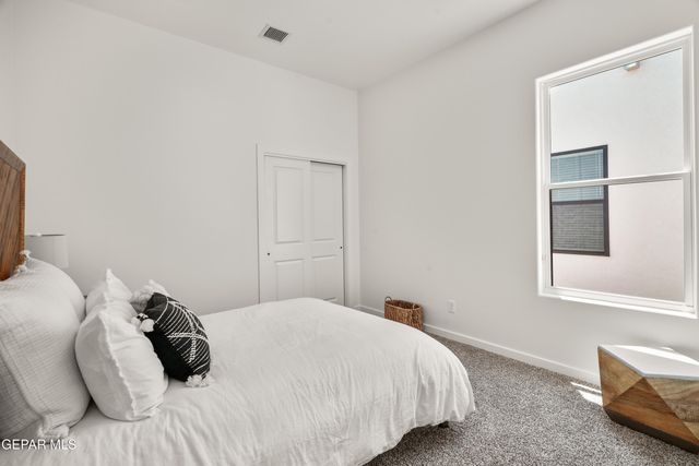 652 Paseo De La Reina Street, Horizon City, TX 79928