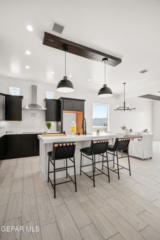 652 Paseo De La Reina Street, Horizon City, TX 79928