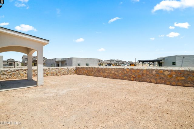 652 Paseo De La Reina Street, Horizon City, TX 79928