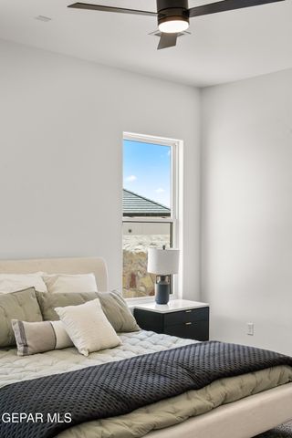 652 Paseo De La Reina Street, Horizon City, TX 79928