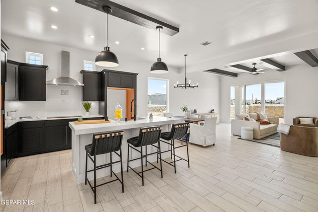 652 Paseo De La Reina Street, Horizon City, TX 79928