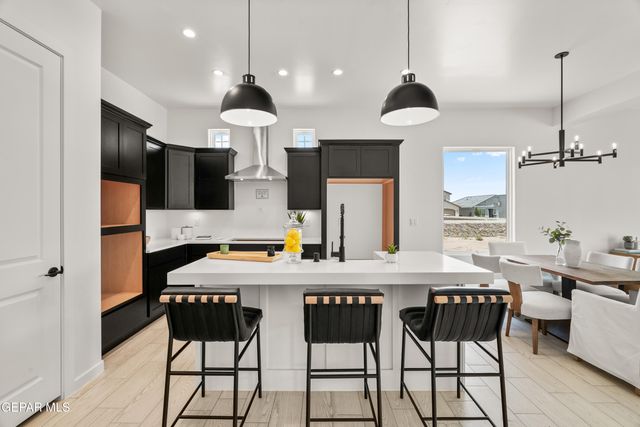 652 Paseo De La Reina Street, Horizon City, TX 79928