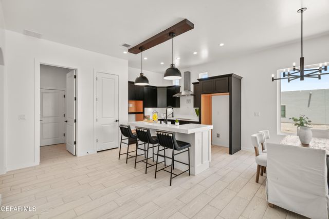 652 Paseo De La Reina Street, Horizon City, TX 79928
