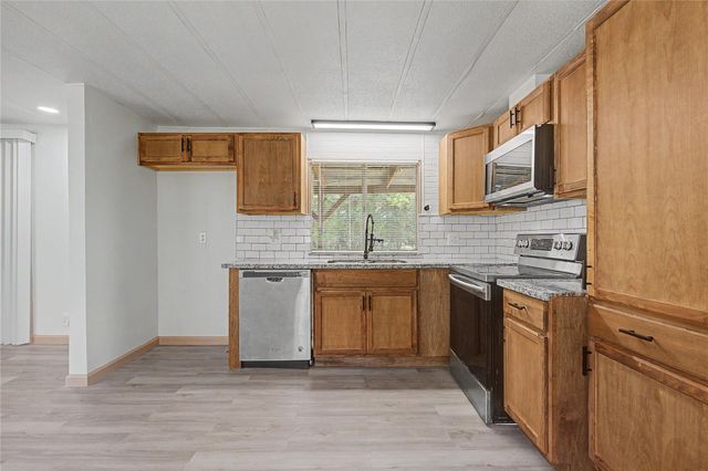 65 Brazil Boulevard, Huntsville, TX 77320