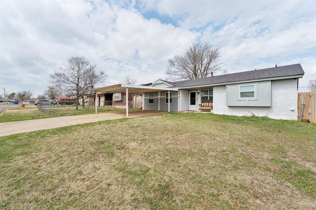 1449 N Norman Avenue, Moore, OK 73160