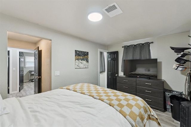 1449 N Norman Avenue, Moore, OK 73160