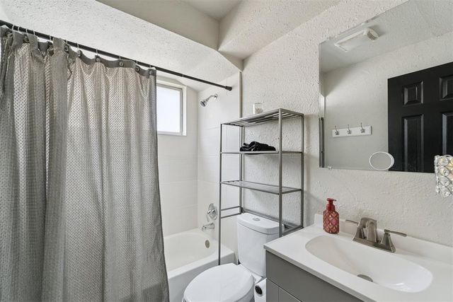 1449 N Norman Avenue, Moore, OK 73160