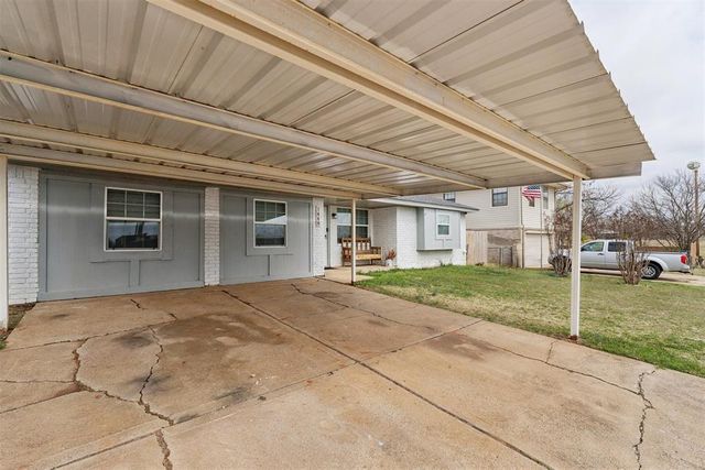 1449 N Norman Avenue, Moore, OK 73160