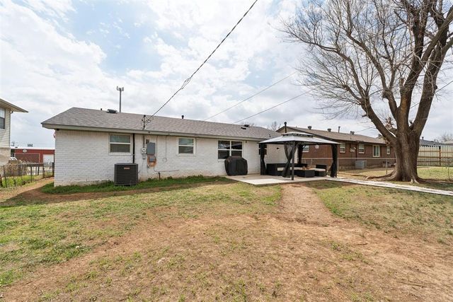 1449 N Norman Avenue, Moore, OK 73160