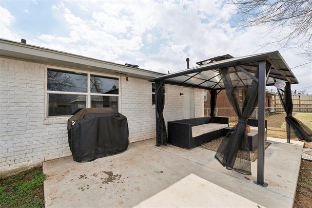 1449 N Norman Avenue, Moore, OK 73160