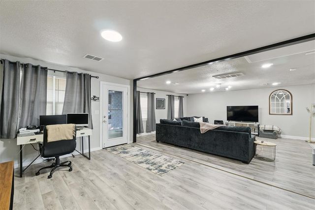 1449 N Norman Avenue, Moore, OK 73160