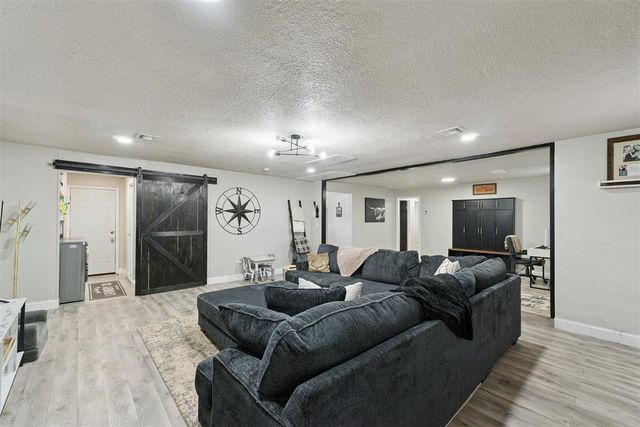 1449 N Norman Avenue, Moore, OK 73160