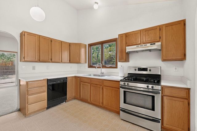 4604 Trace Way Avenue NW, Albuquerque, NM 87120