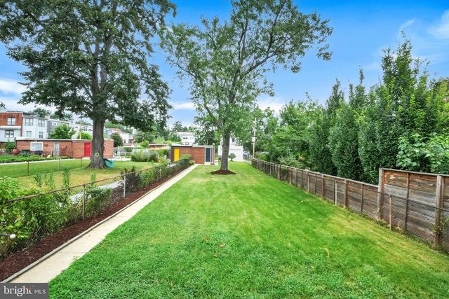 325 OGLETHORPE ST NW, Washington, DC 20011