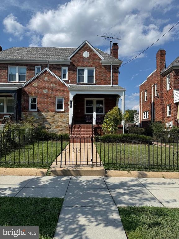 325 OGLETHORPE ST NW, Washington, DC 20011