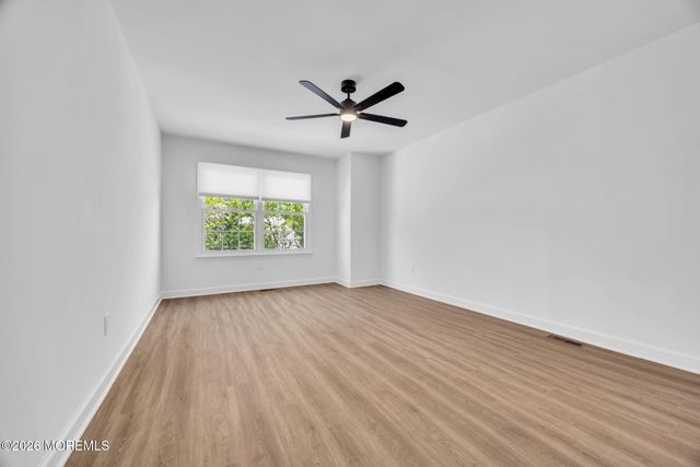 86 Holly Drive, Eatontown, NJ 07724