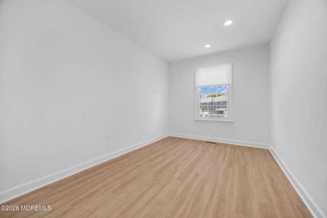 86 Holly Drive, Eatontown, NJ 07724