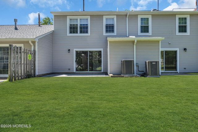 86 Holly Drive, Eatontown, NJ 07724