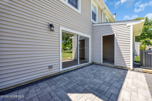 86 Holly Drive, Eatontown, NJ 07724