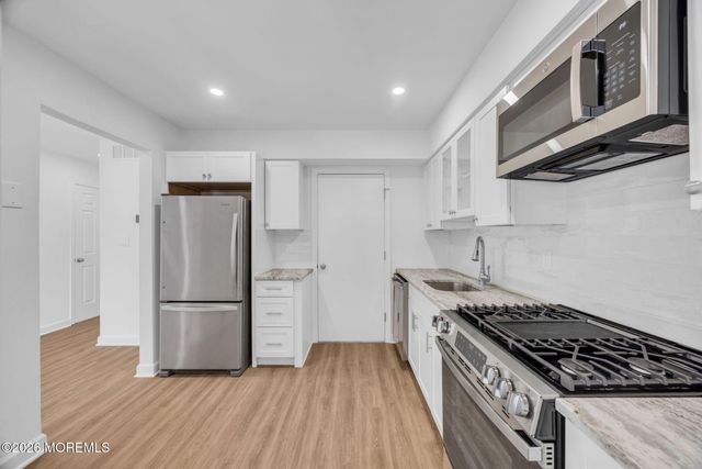 86 Holly Drive, Eatontown, NJ 07724