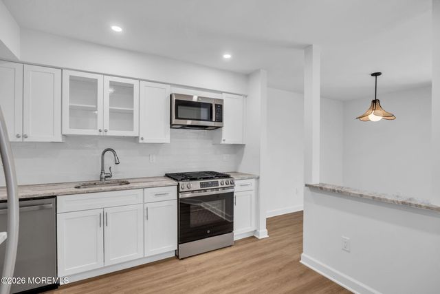 86 Holly Drive, Eatontown, NJ 07724