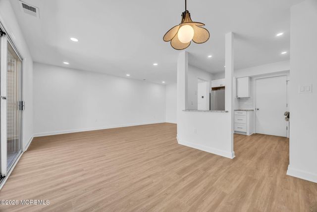 86 Holly Drive, Eatontown, NJ 07724