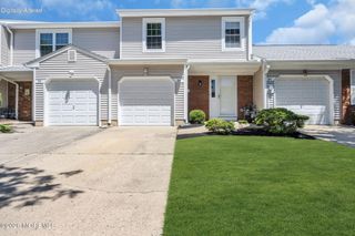 86 Holly Drive, Eatontown, NJ 07724
