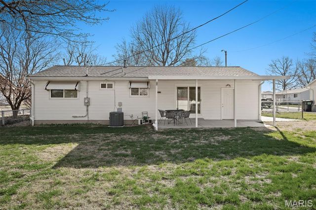 2605 Kelsey Lane, St Charles, MO 63301