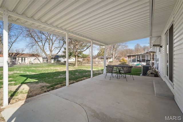 2605 Kelsey Lane, St Charles, MO 63301