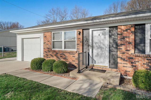 2605 Kelsey Lane, St Charles, MO 63301