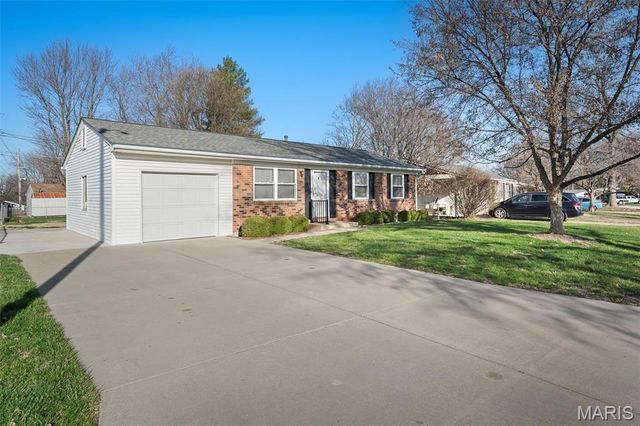 2605 Kelsey Lane, St Charles, MO 63301