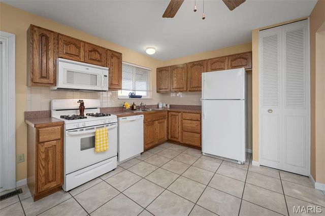 2605 Kelsey Lane, St Charles, MO 63301