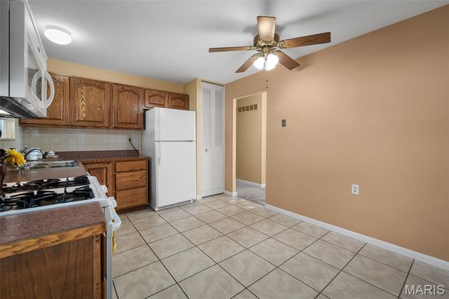 2605 Kelsey Lane, St Charles, MO 63301