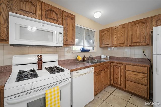 2605 Kelsey Lane, St Charles, MO 63301