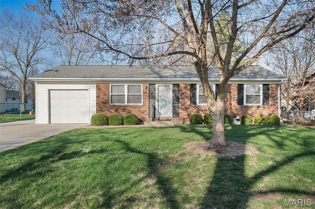 2605 Kelsey Lane, St Charles, MO 63301