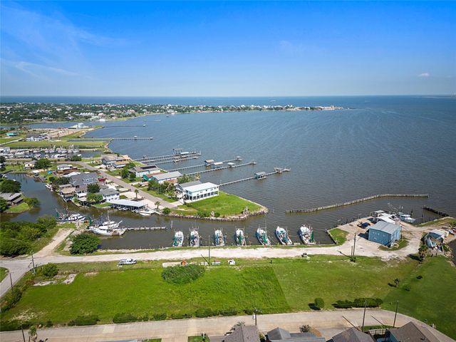 2360 Avenue L, San Leon, TX 77539